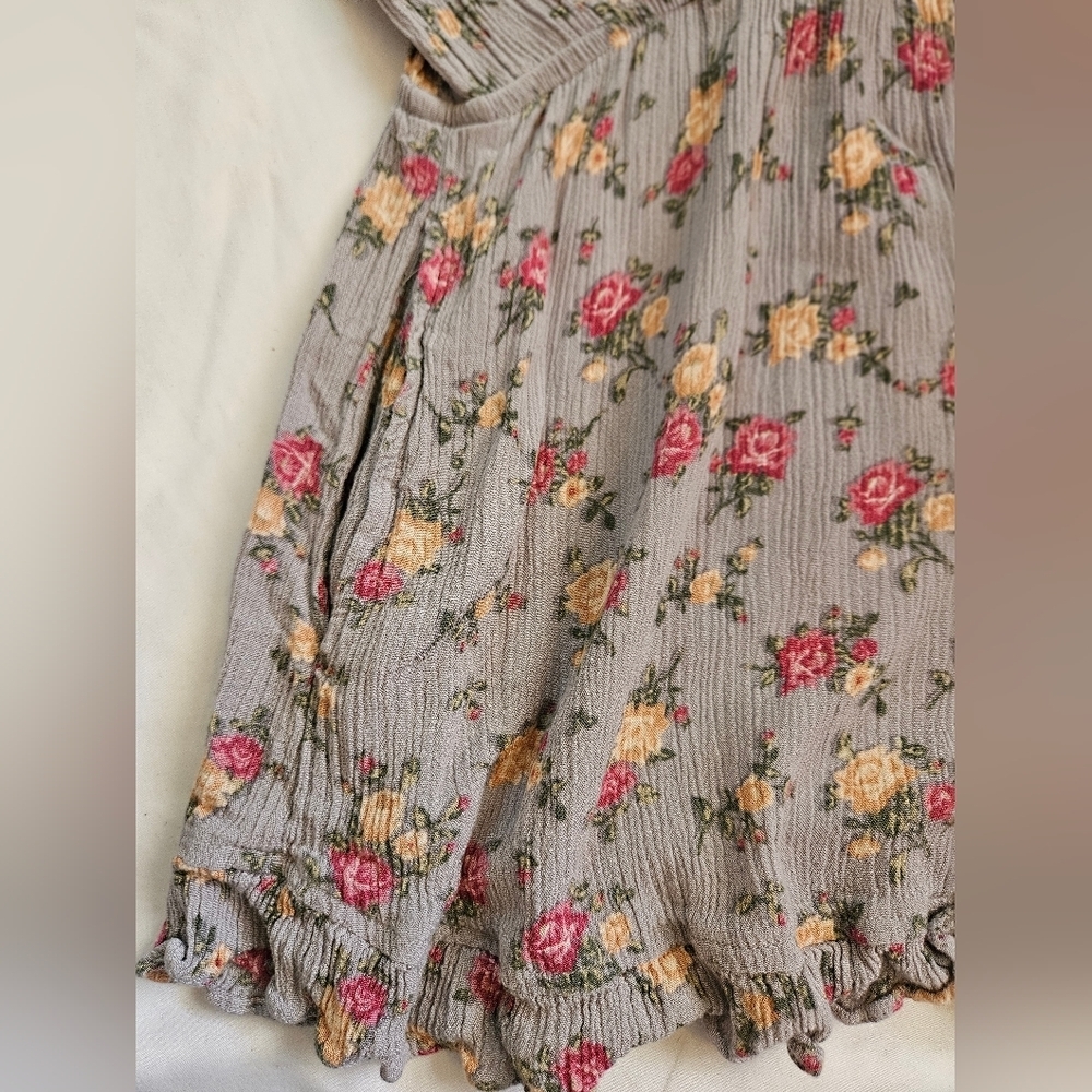 Mimi Chica Juniors Gray And Floral Shprt Sleeve V-neck Short Romper Size Large - Picture 5 of 16
